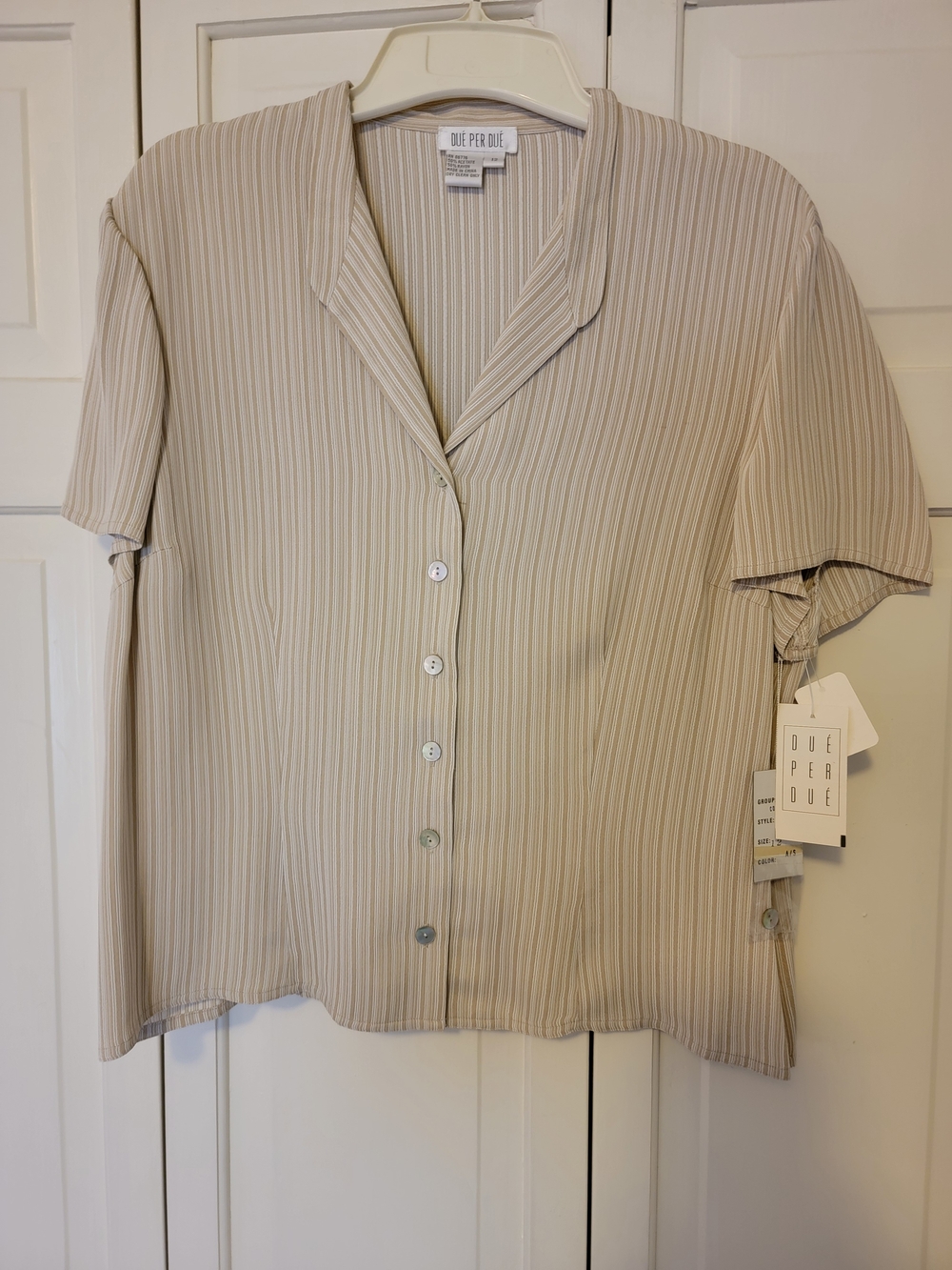 Due Per Due Women's Cream Short-Sleeve Button Front Top Nwt Size 12